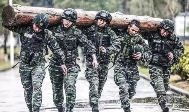 八一建军节，致敬每一位军人！悍世分合将军人无畏的精神发扬光大